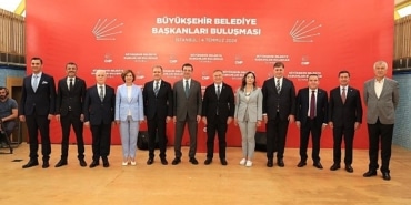baskan-tugay-chpli-buyuksehir-belediye-baskanlari-bulusmasina-katildi.jpg
