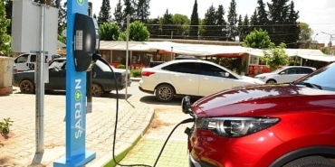 cevre-dostu-ulasim-icin-odemiste-bir-ilk-elektrikli-arac-sarj-istasyonlari.jpg