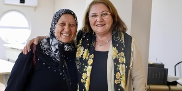 didim-belediye-baskani-hatice-gencay-belediye-meclis-toplanti-salonuna-vatandaslari-agirladi.jpg