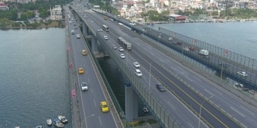 istanbul-buyuksehir-belediyesi-halic-koprusu-metrobus-yolundaki-asfalt-yenileme-calismasini-bitirdi.jpg