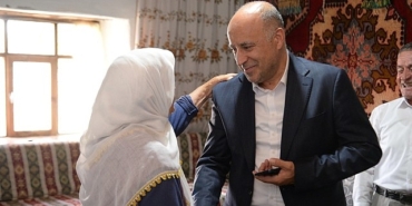 kahramankazan-belediye-baskan-yardimcisi-cemal-ozturk-icoren-mahallesinde-yasayan-ulu-cinarlari-ziyaret-etti.jpg