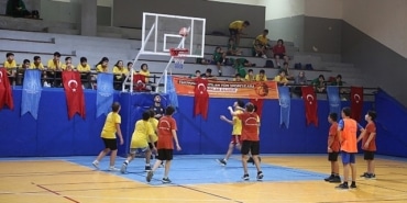 kucukcekmece-belediyesinin-yilin-365-gunu-ucretsiz-hizmet-veren-spor-okullarinda-yaz-donemi-basladi.jpg