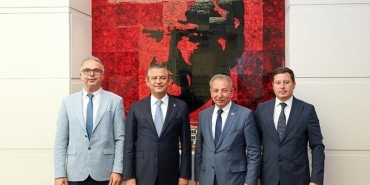 salihli-belediye-baskani-mazlum-nurlu-chp-genel-baskani-ozgur-ozeli-ziyaret-etti.jpg