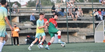 yaz-aksamlari-yildizlari-futbol-turnuvasi-cetin-oten-kupasi-basladi.jpg