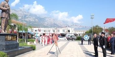 30-agustos-zafer-bayrami-dolayisiyla-kemerde-toren-duzenlendi.jpg