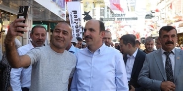 baskan-altay-3-tarihi-bedesten-alisveris-gunlerine-katilan-herkese-tesekkur-etti.jpg