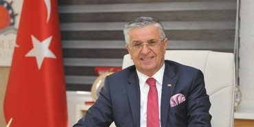 baskan-topaloglu-ogrencilerimizi-ucretsiz-tasimaya-devam-ediyoruz.jpg