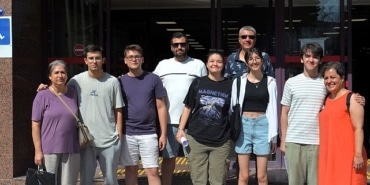 cicegi-burnunda-egelilere-kurulan-stantlarda-universitenin-imkanlari-anlatiliyor.jpg