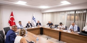 kriz-masasi-toplandi-baskan-tugay-yangin-bolgesinde-incelemelerde-bulundu.jpg