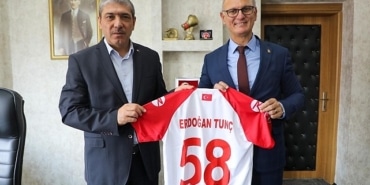 thf-baskani-kilic-sivasta-hentbolun-gelisimi-icin-onemli-temaslarda-bulundu.jpg