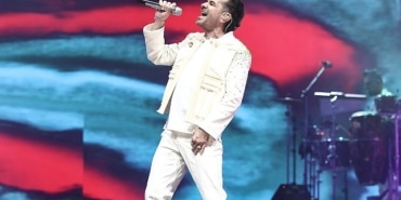 yuzer-sahne-uzerinde-benzersiz-bir-konser-deneyimi-sizi-bekliyor.jpg