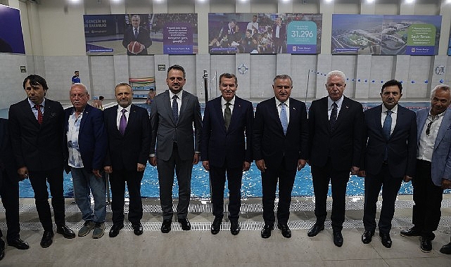 zeytinburnuna-kazandirilan-3uncu-yuzme-havuzunun-acilisini-genclik-ve-spor-bakani-osman-askin-bak-yapti.jpg