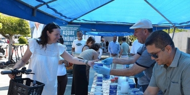 antalya-buyuksehir-belediyesi-geleneksel-asure-ikramlarina-basladi.jpg